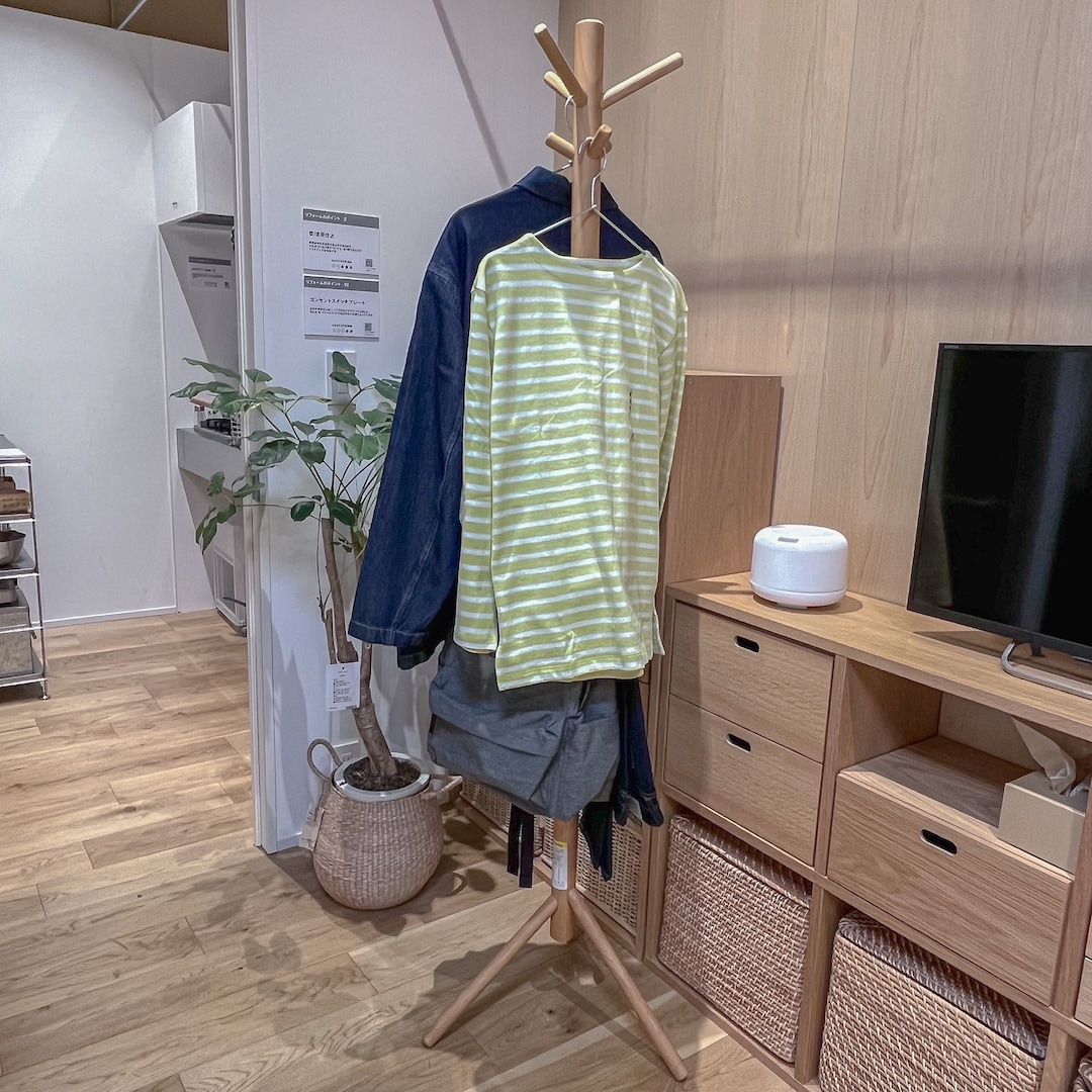 グランフロント大阪】服にもお似合いのスタンドを｜ 無印良品